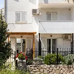 Tessa Apartment With Terrace, Free Wi-Fi/Parking