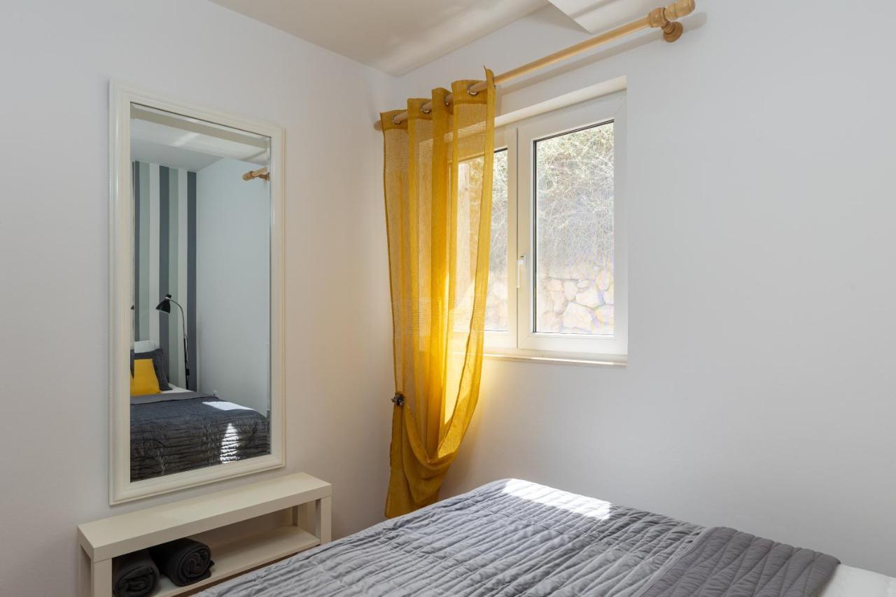 Apartment Tessa With Terrace, Free Wi-fi/parking *