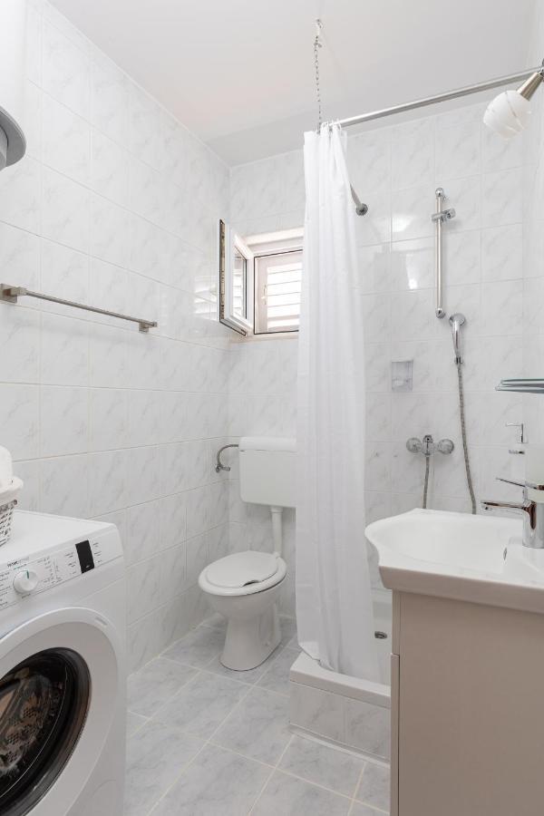 Apartment Tessa With Terrace, Free Wi-fi/parking *